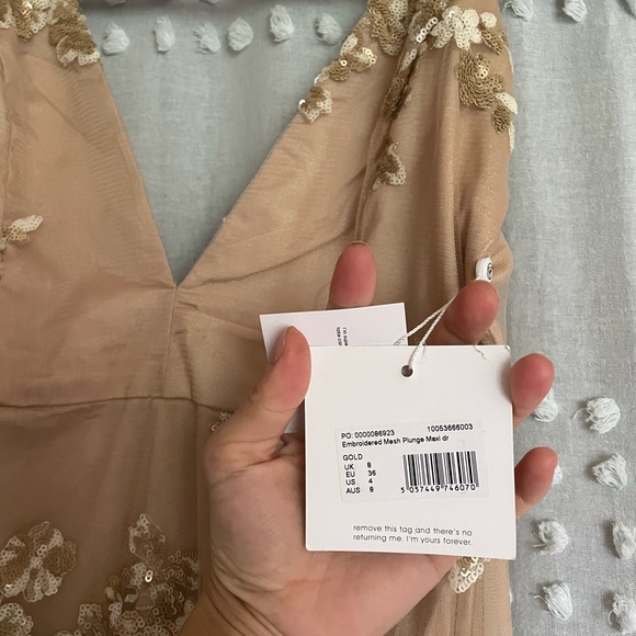 MissGuided Embroidered Plunge Maxi Dress - Picture 4 of 5